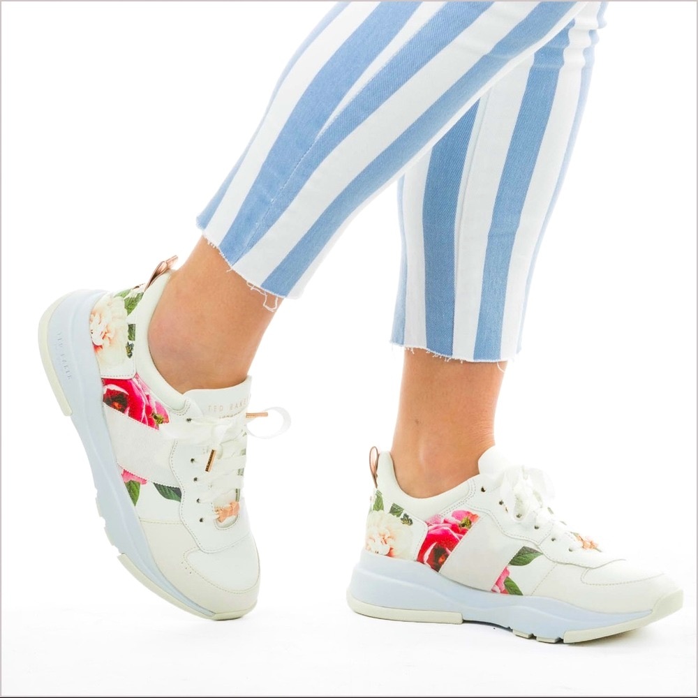 🌸- Ted Baker London Waverdi Sneaker ! Great condition 💗